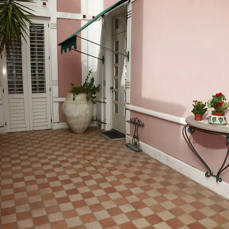 Cocus Bed & Breakfast 3*