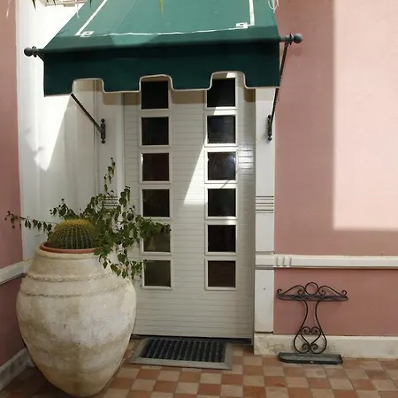 Cocus Bed & Breakfast 3*